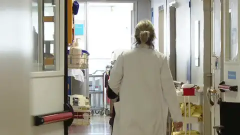 Comienza el juicio contra las dos facultativas que que vieron a Aitor, el niño de ocho años que murió por peritonitis Comienza el juicio contra las dos facultativas que que vieron a Aitor, el niño de ocho años que murió por peritonitis