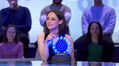 ¡Qué bonito canta! Elena Rivera se deja llevar por el embrujo de Isabel Pantoja en La Pisya ¡Qué bonito canta! Elena Rivera se deja llevar por el embrujo de Isabel Pantoja en La Pisya