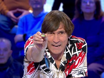 La impresionante colecci&oacute;n de chapas de Julio Salinas: m&aacute;s de 30.000&hellip; &iexcl;y hasta las dise&ntilde;a &eacute;l mismo!
