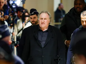Gérard Depardieu llega a los juzgados de París donde se le acusa de agresión y acoso sexual Gérard Depardieu llega a los juzgados de París donde se le acusa de agresión y acoso sexual