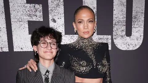 Jennifer Lopez con su hije Emma en el estreno de Othello Jennifer Lopez con su hije Emma en el estreno de Othello