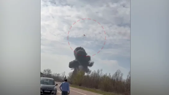 Dos aviones de la fuerza aérea francesa colisionan en un entrenamiento. Dos aviones de la fuerza aérea francesa colisionan en un entrenamiento.