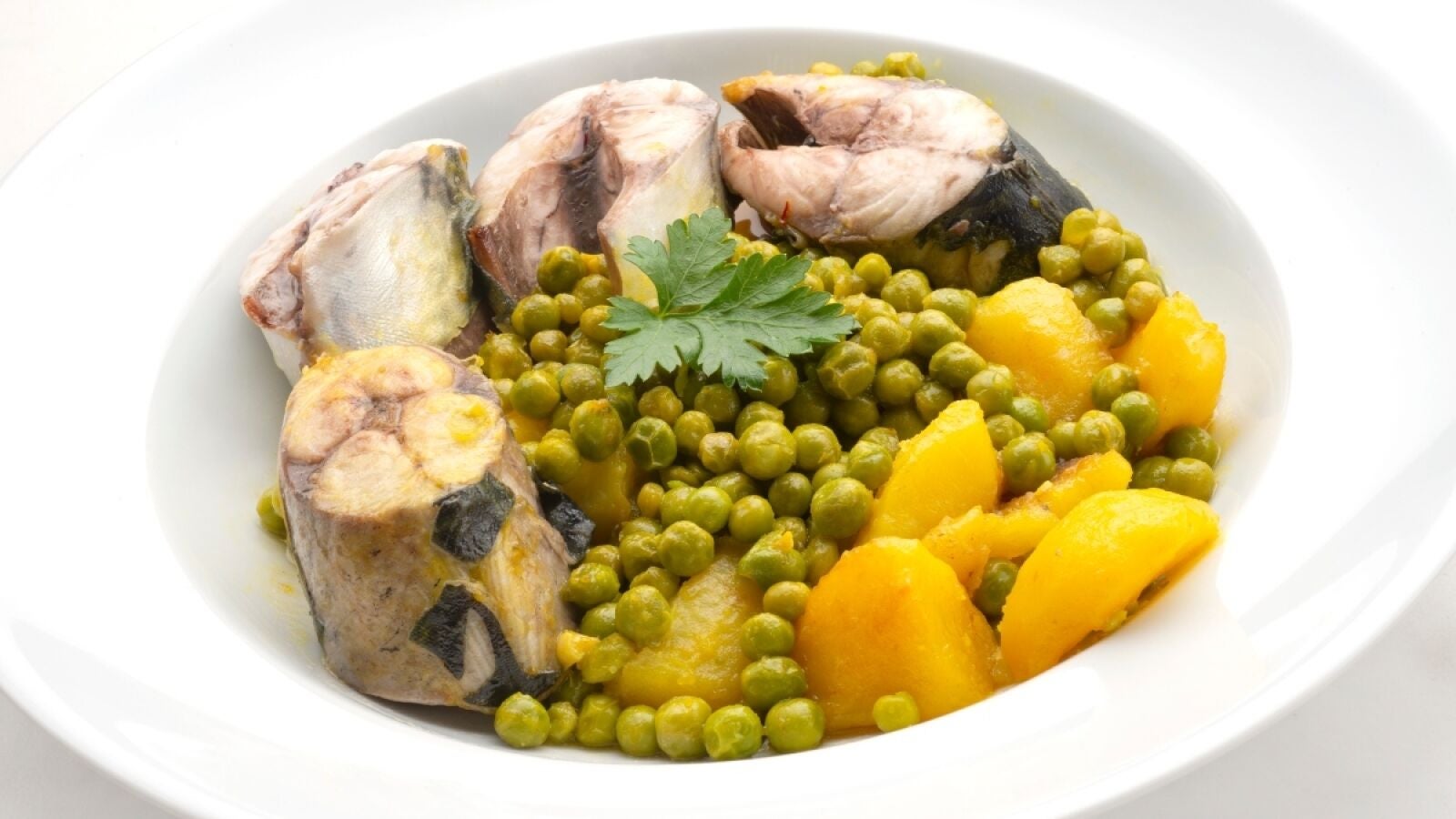 Arguiñano elabora una cazuela de caballa con guisantes: 