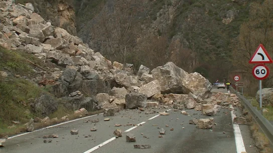Desprendimiento de rocas en Arnedillo Desprendimiento de rocas en Arnedillo