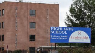 Fachada Exterior del Colegio de La Moraleja: Highland El Encinar