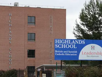 Fachada Exterior del Colegio de La Moraleja: Highland El Encinar Fachada Exterior del Colegio de La Moraleja: Highland El Encinar