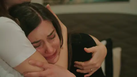 Suna confiesa a Seyran que está enamorada de Abidin: "No puedo ocultarlo más" Suna confiesa a Seyran que está enamorada de Abidin: "No puedo ocultarlo más"