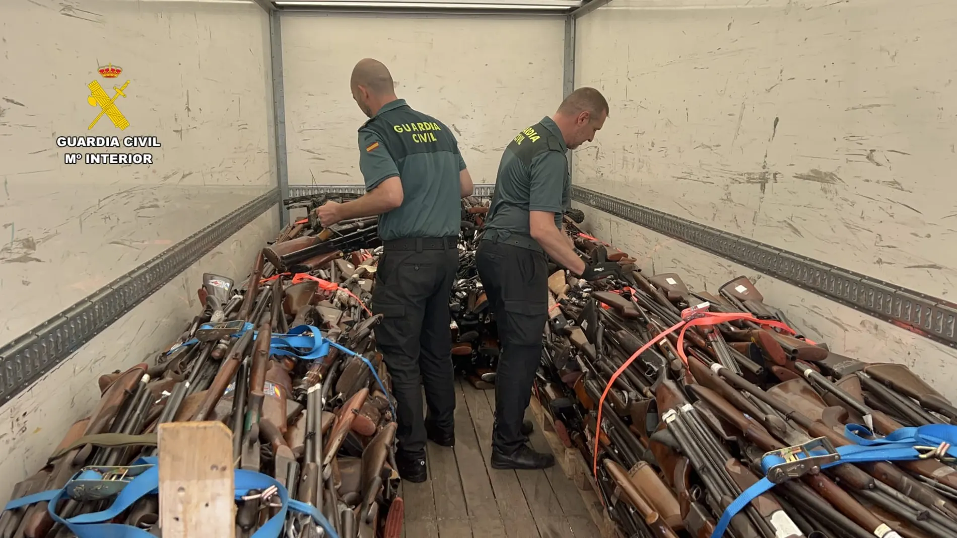 Así son destruidas en un horno de fundición más de 2.500 armas decomisadas por la Guardia Civil Así son destruidas en un horno de fundición más de 2.500 armas decomisadas por la Guardia Civil