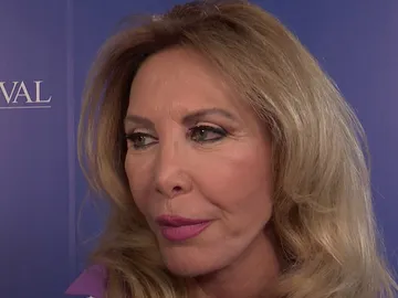 Norma Duval atendiendo a la prensa Norma Duval atendiendo a la prensa