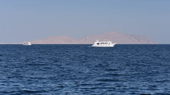 Vista de la isla de Tiran, en el Mar Rojo, cerca de Sharm El-Sheikh, Egipto Vista de la isla de Tiran, en el Mar Rojo, cerca de Sharm El-Sheikh, Egipto