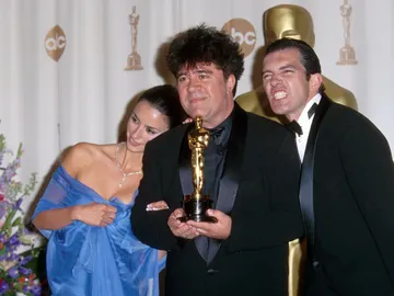 Penélope CRuz, Pedro Almodóvar y Antonio Banderas tras ganar el manchego el Oscar en el año 2000 Penélope CRuz, Pedro Almodóvar y Antonio Banderas tras ganar el manchego el Oscar en el año 2000