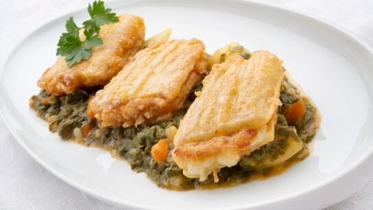Guiso de acelgas con pencas rellenas de jam&oacute;n y queso