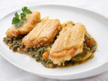 Guiso de acelgas con pencas rellenas de jam&oacute;n y queso