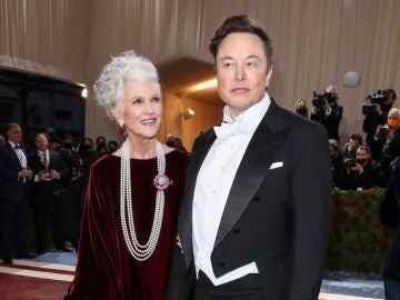 Maye Musk y Elon Musk 