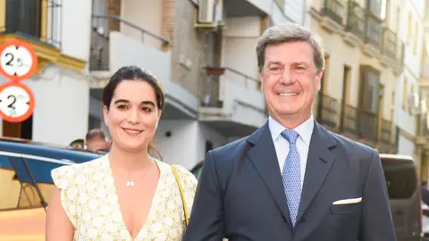 Cayetano Martínez de Irujo y Bárbara Mirjan, en Sevilla en 2023 Cayetano Martínez de Irujo y Bárbara Mirjan, en Sevilla en 2023