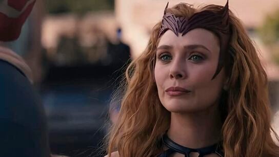 Elizabeth Olsen como Wanda Maximoff/Bruja Escarlata