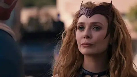 Elizabeth Olsen como Wanda Maximoff/Bruja Escarlata Elizabeth Olsen como Wanda Maximoff/Bruja Escarlata