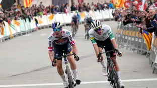 Primoz Roglic supera a Juan Ayuso en la cima de Montserrat Primoz Roglic supera a Juan Ayuso en la cima de Montserrat