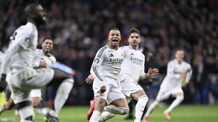 Rudiger, Mbapp&eacute;, Asencio y Bellingham celebran el pase a cuartos en el Metropolitano