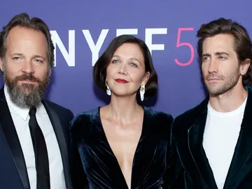 Peter Sarsgaard, Maggie Gyllenhaal y su hermano Jake Gyllenhaal Peter Sarsgaard, Maggie Gyllenhaal y su hermano Jake Gyllenhaal