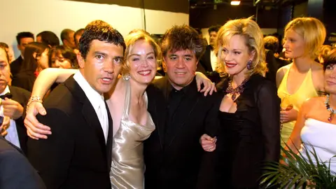 Antonio Banderas, Sharon Stone, Pedro Almodóvar y Melanie Griffith en 2002 Antonio Banderas, Sharon Stone, Pedro Almodóvar y Melanie Griffith en 2002
