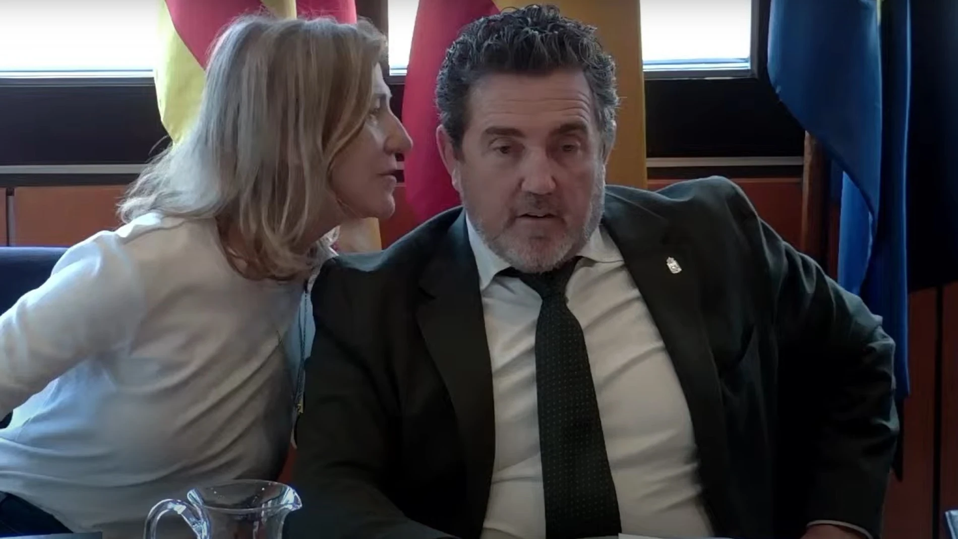 La edil Isabel Bonet conversa con el alcalde de Calvià, Juan Antonio Amengual. La edil Isabel Bonet conversa con el alcalde de Calvià, Juan Antonio Amengual.