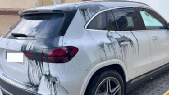 Denuncian la vandalización del coche de la jueza que investiga la muerte de dos guardias civiles en Barbate Denuncian la vandalización del coche de la jueza que investiga la muerte de dos guardias civiles en Barbate
