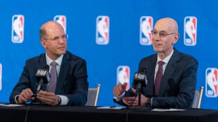 Andreas Zagklis (i) junto a Adam Silver