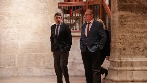 El president de la Generalitat, Carlos Mazón, al salir de la reunión que ha mantenido con Joaquín Amills El president de la Generalitat, Carlos Mazón, al salir de la reunión que ha mantenido con Joaquín Amills