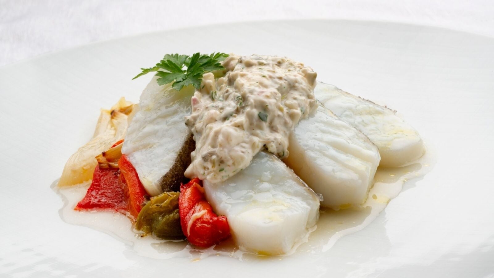 Arguiñano, impresionado con las láminas de bacalao con piperrada y salsa tártara de Joseba: 