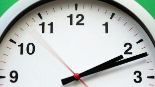&iquest;Qu&eacute; pasa con mi jornada laboral si trabajo durante el cambio de hora?