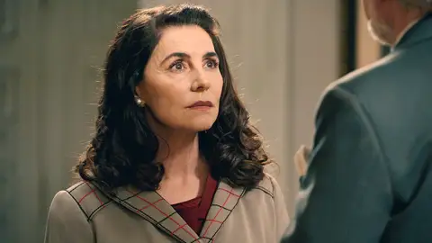 Damián le pide a Digna que deje de trabajar en casa de los De la Reina tras hacer pública su relación con don Pedro Damián le pide a Digna que deje de trabajar en casa de los De la Reina tras hacer pública su relación con don Pedro