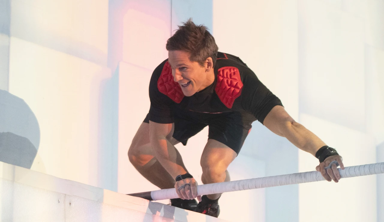 Gotzon Mantuliz mezcla acrobacias en colchonetas con baile