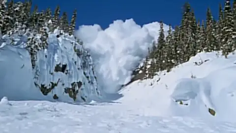 Los detectives de los aludes en época de riesgos Los detectives de los aludes en época de riesgos