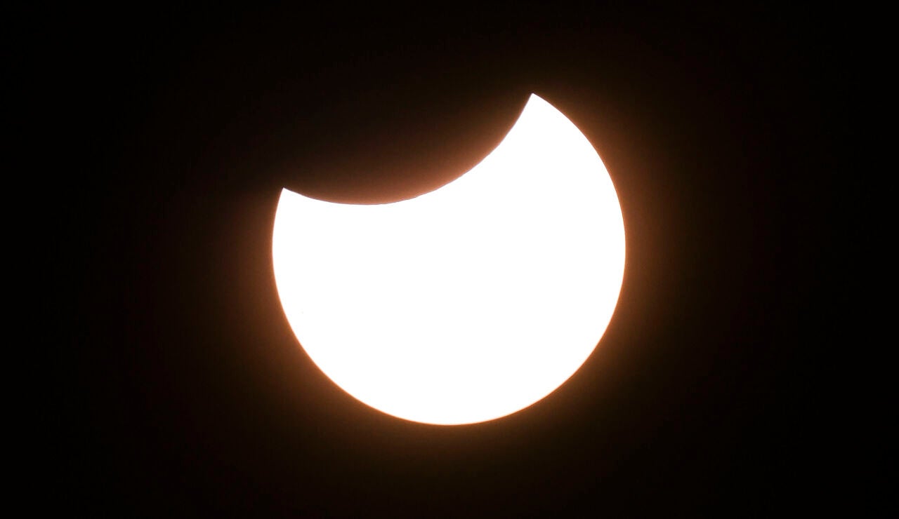 Imagen del eclipse solar visto desde Espa&ntilde;a