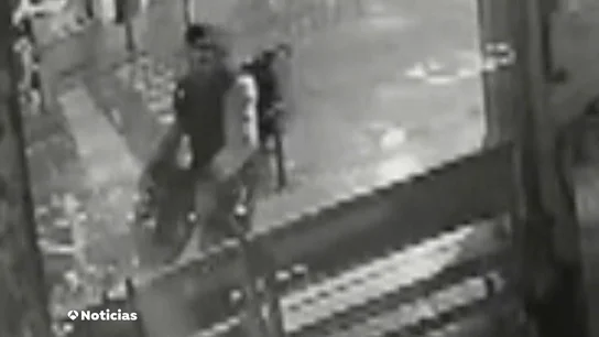 Tapas de alcantarilla y violencia: así actúa el ladrón reincidente del Eixample Tapas de alcantarilla y violencia: así actúa el ladrón reincidente del Eixample