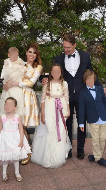 La cantante Tamara y Daniel Roque con sus hijos Héctor, Daniela, Leandro y Valentina durante el bautizo de Héctor y la comunión de Daniela en 2016 La cantante Tamara y Daniel Roque con sus hijos Héctor, Daniela, Leandro y Valentina durante el bautizo de Héctor y la comunión de Daniela en 2016