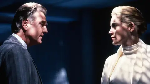 Denis Arndt y Sharon Stone en Instinto básico Denis Arndt y Sharon Stone en Instinto básico