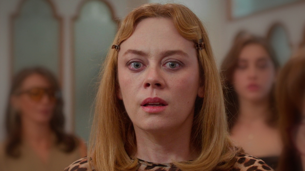 Rengin humilla a Bahar y se queda con la mansión delante de todos Rengin humilla a Bahar y se queda con la mansión delante de todos