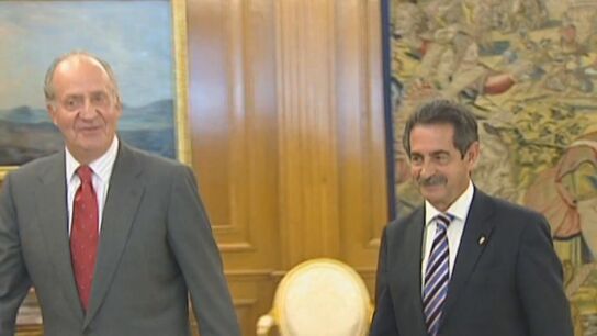 El rey Juan Carlos y Revilla