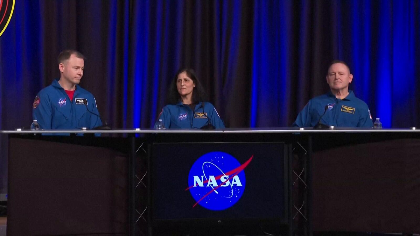Primeras palabras de los astronautas tras estar atrapados 9 meses en el espacio: 