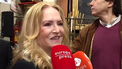 Mari Carmen, la hermana de Ortega Cano atendiendo a la prensa Mari Carmen, la hermana de Ortega Cano atendiendo a la prensa