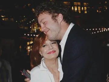 Susan Sarandon y su hijo Jack Robbins Susan Sarandon y su hijo Jack Robbins