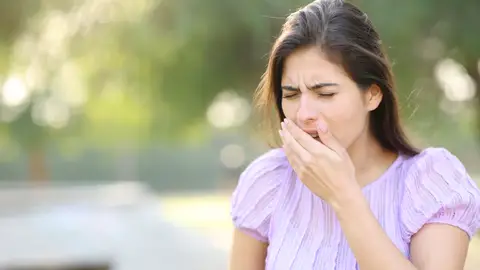 Chica tosiendo Chica tosiendo