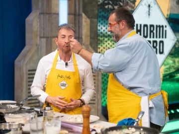 &iquest;La pechuga de pollo m&aacute;s jugosa del mundo? David de Jorge pone a prueba a Pedro Piqueras y a Pablo Motos