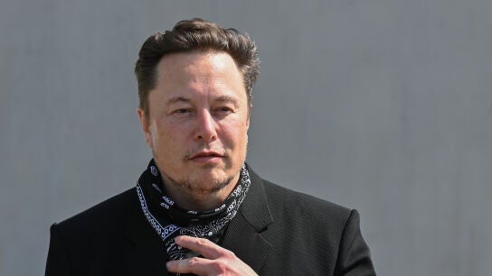 (Foto de ARCHIVO)FILED - 13 August 2021, Brandenburg, Gruenheide: Elon Musk, Tesla CEO, stands at a press event at the Tesla Gigafactory site. Musk warns of the consequences of a failed Ukraine counterattack. Photo: Patrick Pleul/dpa-Zentralbild/POOL/dpa13/08/2021 ONLY FOR USE IN SPAIN