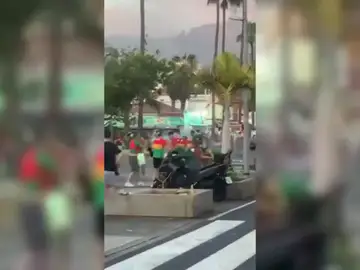 Brutal pelea callejera en una zona turística de Tenerife Brutal pelea callejera en una zona turística de Tenerife