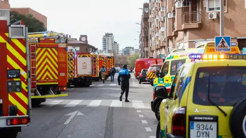 A3 Noticias 2 (02-04-25) Dos bomberos muertos y siete heridos, uno crítico, tras un incendio y una explosión en un garaje de Alcorcón A3 Noticias 2 (02-04-25) Dos bomberos muertos y siete heridos, uno crítico, tras un incendio y una explosión en un garaje de Alcorcón