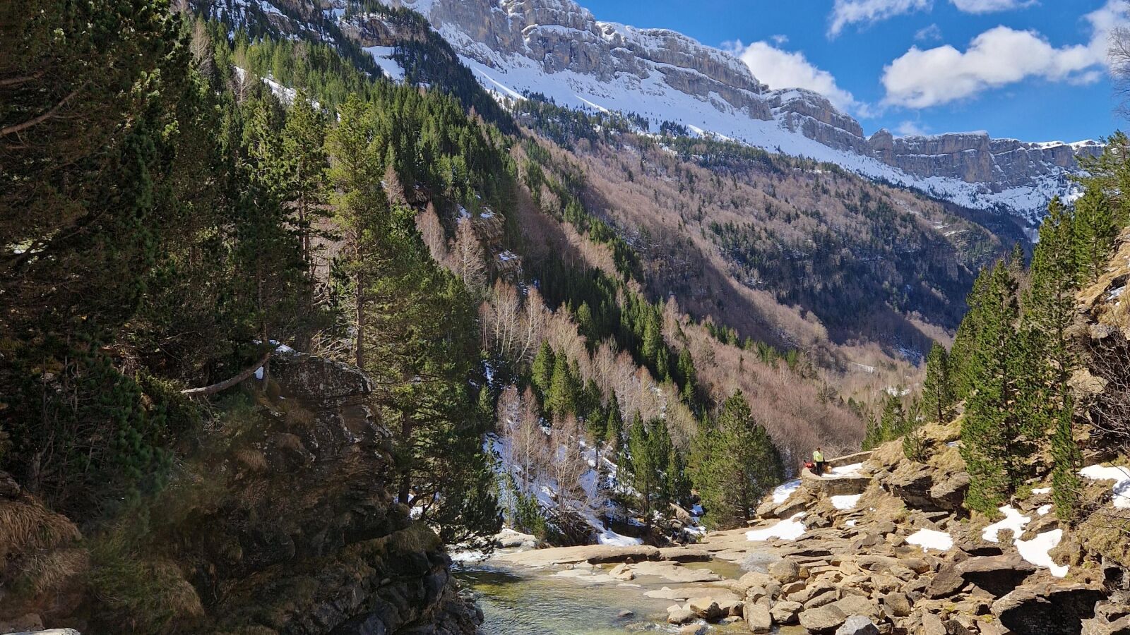 El Pirineo Aragonés: un paraíso vibrante en verano