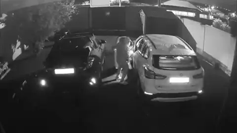 El vídeo de un ladrón entrando a robar en una casa de A Coruña El vídeo de un ladrón entrando a robar en una casa de A Coruña